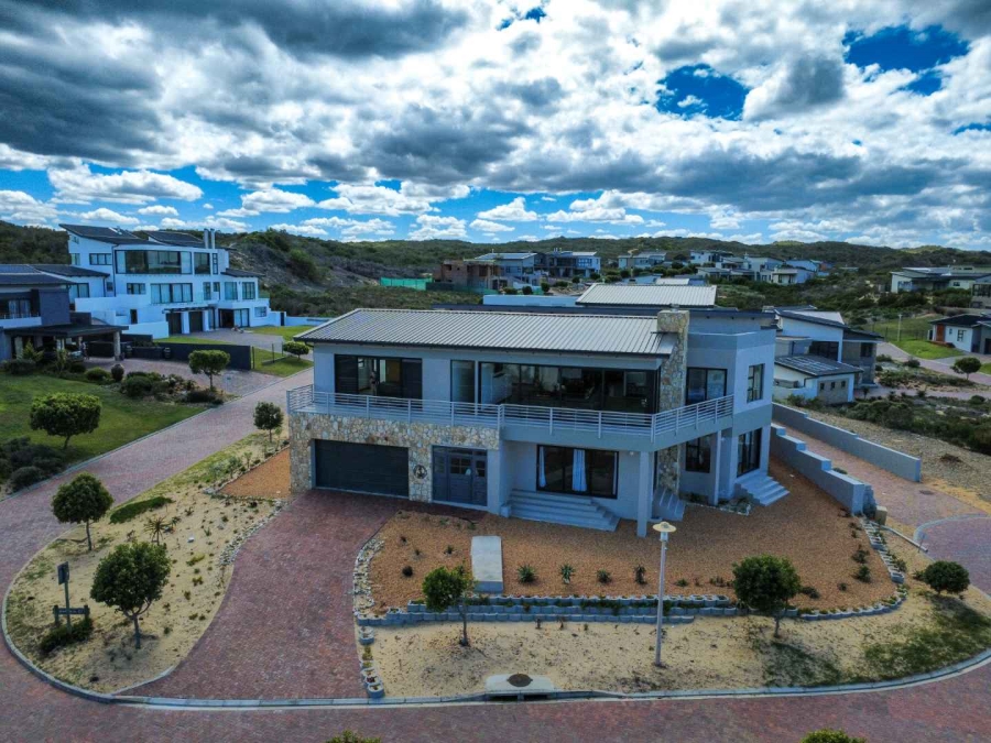 5 Bedroom Property for Sale in Stilbaai Oos Western Cape